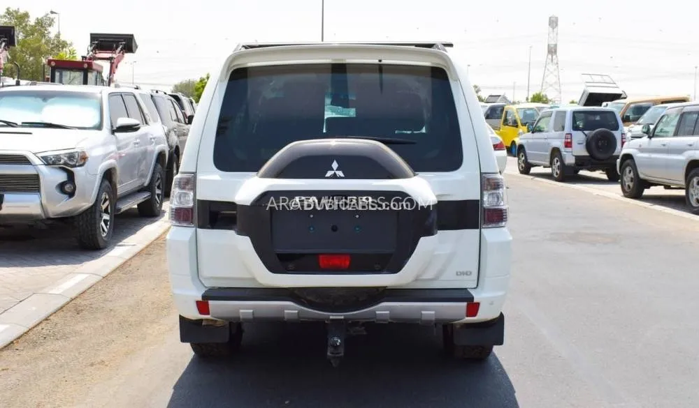 Mitsubishi Pajero 2021 for Sale in Dubai Image-13