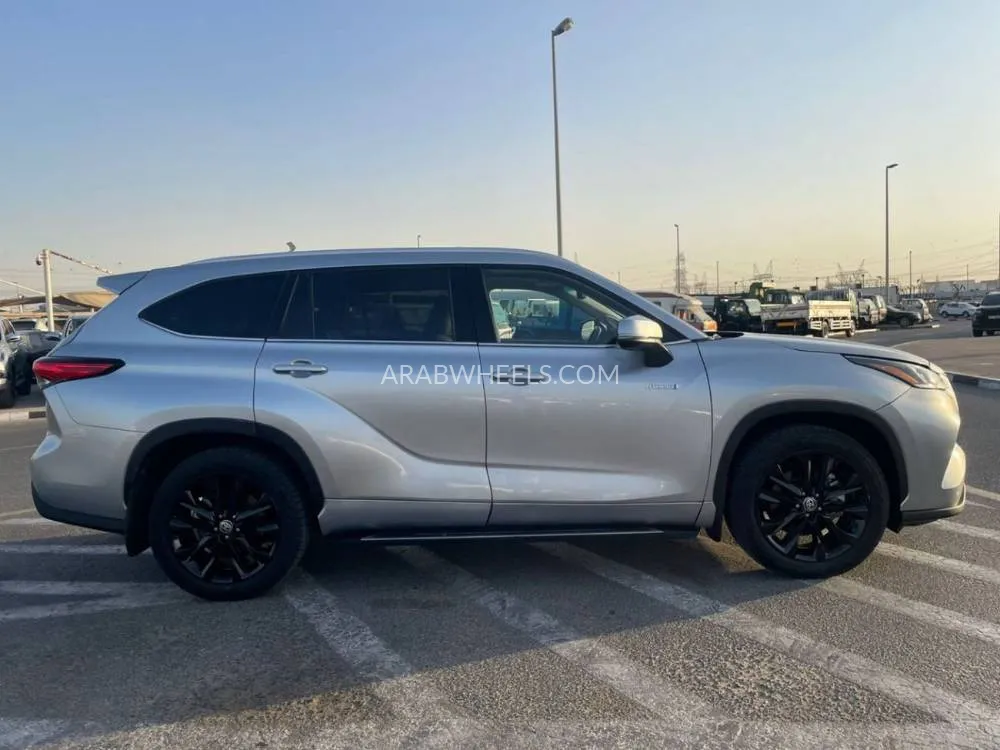 Toyota Grand Highlander 2021 for Sale in Dubai Image-5