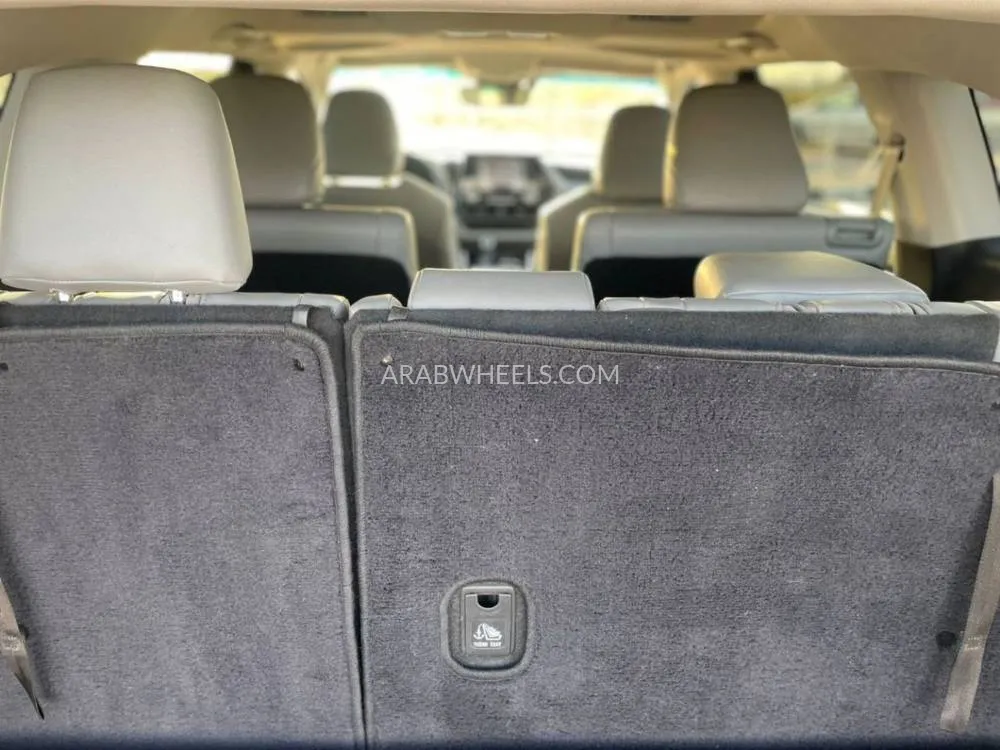 Toyota Grand Highlander 2021 for Sale in Dubai Image-10