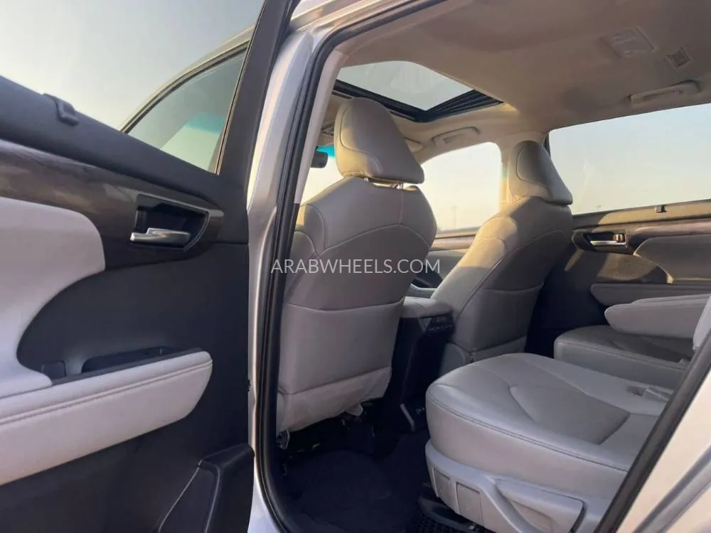 Toyota Grand Highlander 2021 for Sale in Dubai Image-17