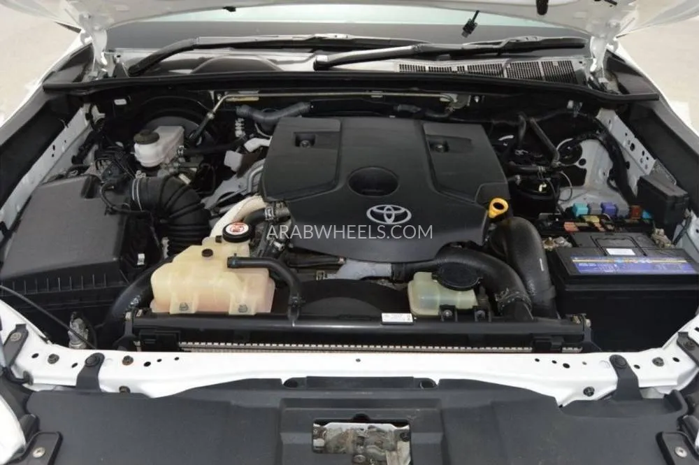 Toyota Hilux 2017 for Sale in Dubai Image-12