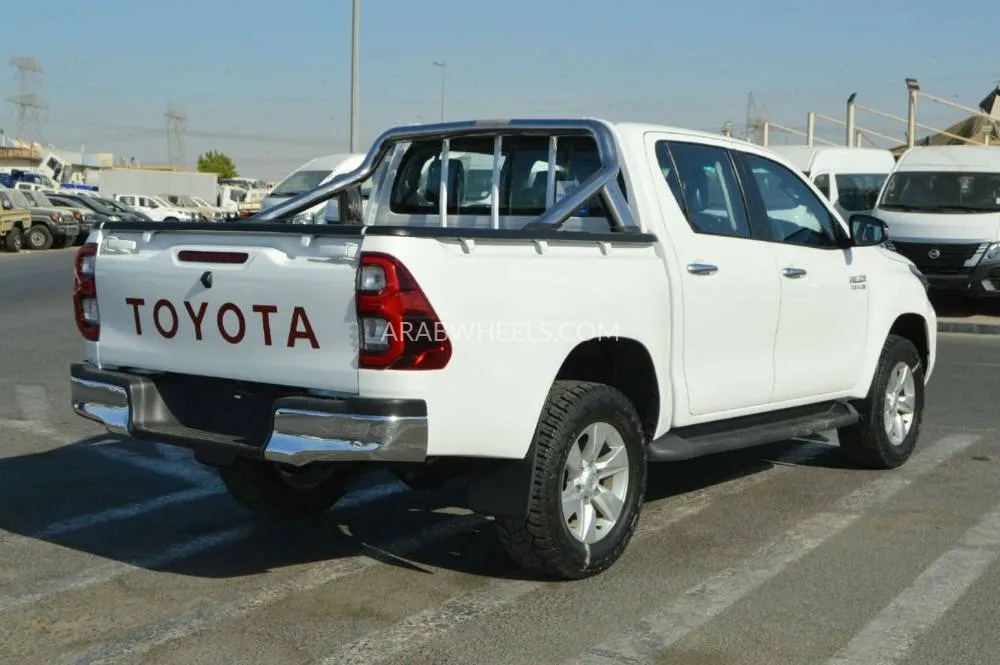 Toyota Hilux 2017 for Sale in Dubai Image-8