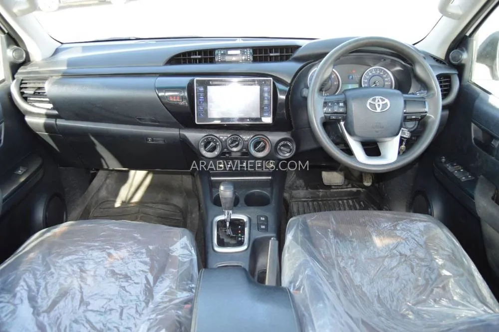 Toyota Hilux 2017 for Sale in Dubai Image-10