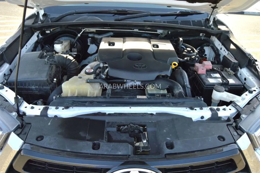 Toyota Hilux 2017 for Sale in Dubai Image-14