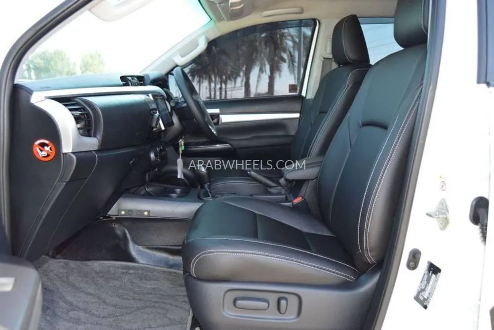 Toyota Hilux 2018 for Sale in Dubai Image-12