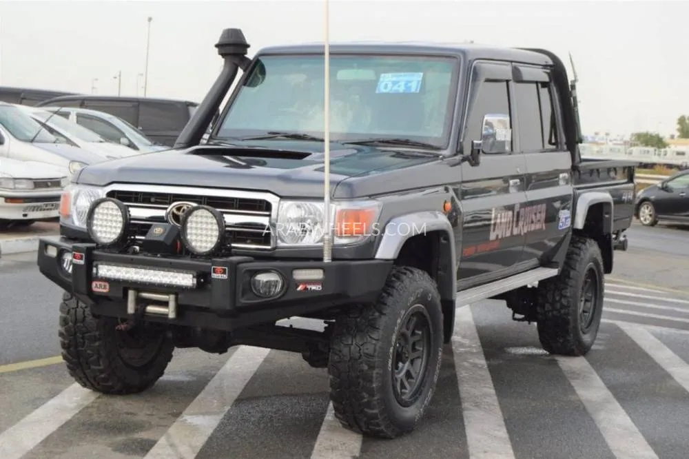 Toyota Land Cruiser 70 Series 2015 for Sale in Dubai Image-2