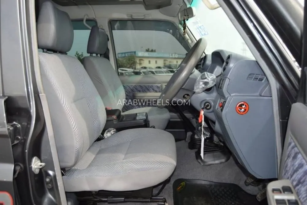 Toyota Land Cruiser 70 Series 2015 for Sale in Dubai Image-11