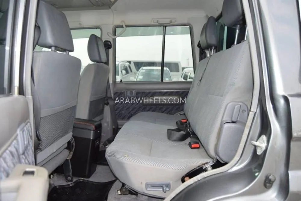 Toyota Land Cruiser 70 Series 2015 for Sale in Dubai Image-12