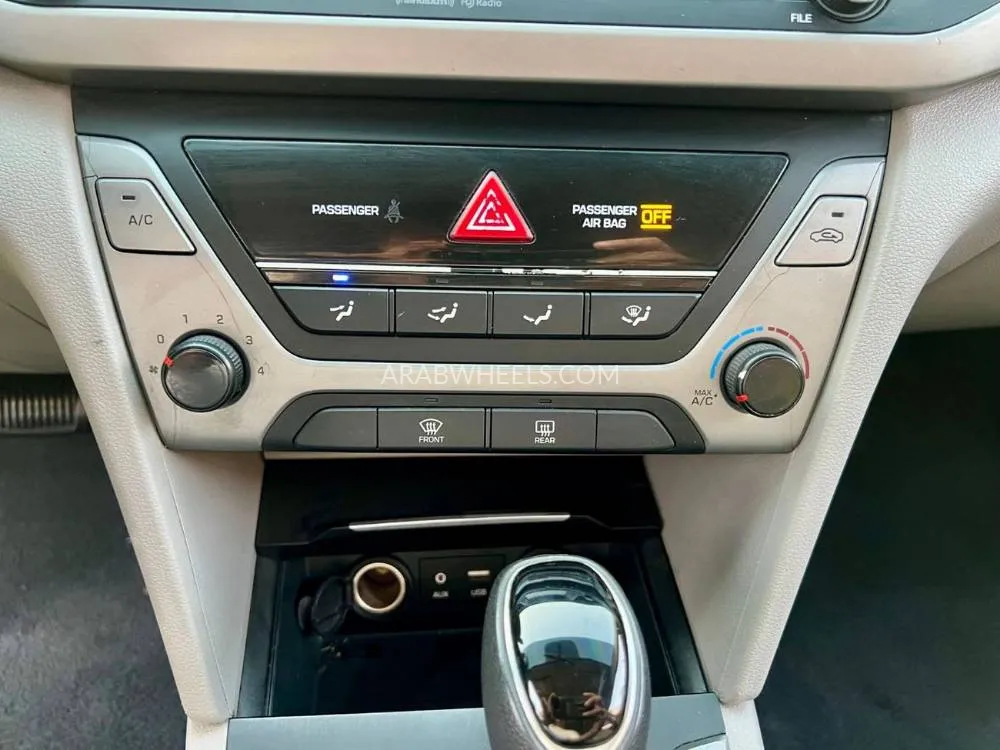 Hyundai Elantra 2020 for Sale in Ajman Image-7
