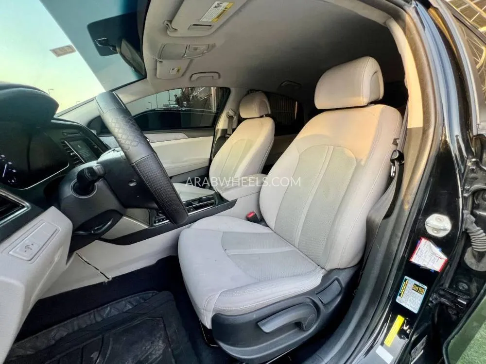 Hyundai Sonata 2016 for Sale in Ajman Image-7
