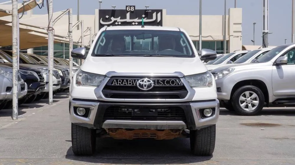 Toyota Hilux 2021 for Sale in Sharjah Image-2