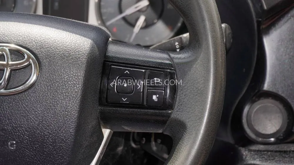 Toyota Hilux 2021 for Sale in Sharjah Image-5