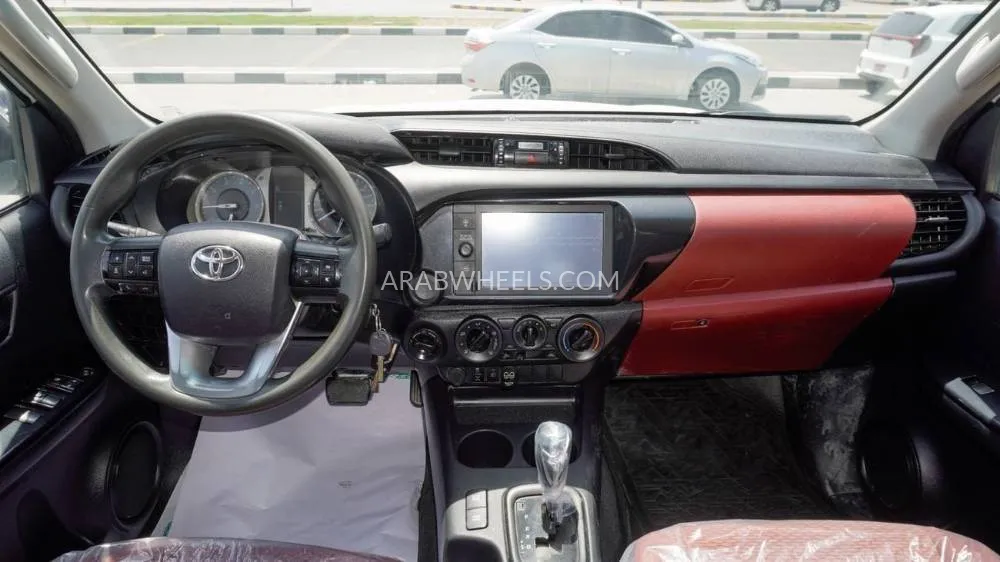 Toyota Hilux 2021 for Sale in Sharjah Image-6