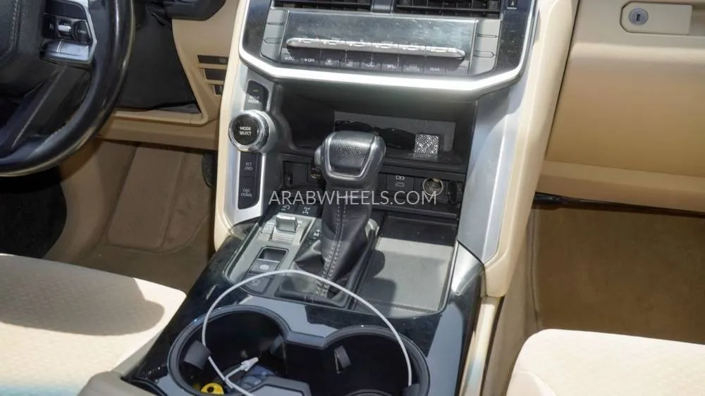تويوتا لاند كروزر 2022 for Sale in الشارقة Image-9
