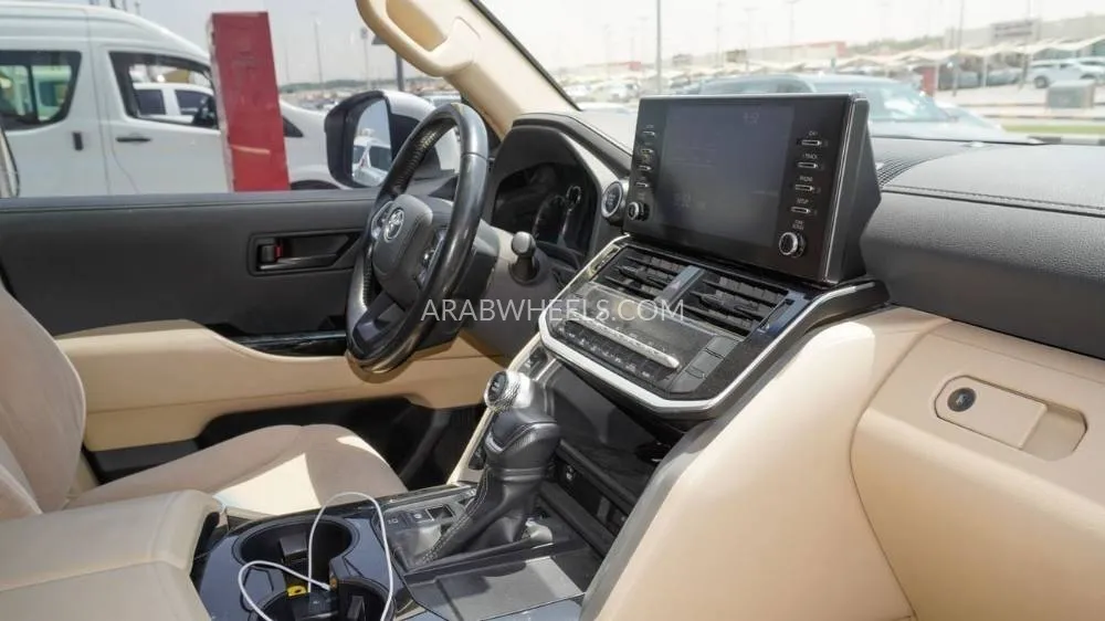 تويوتا لاند كروزر 2022 for Sale in الشارقة Image-12