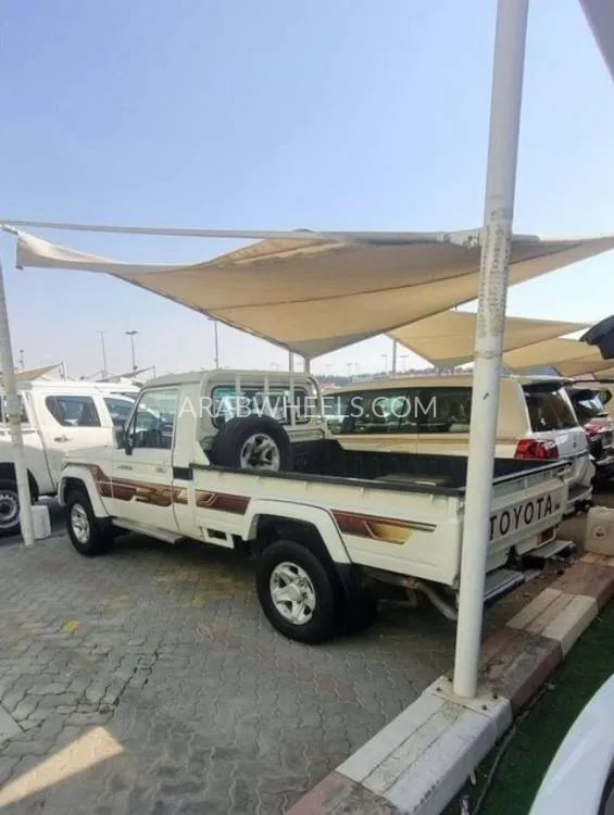 Toyota Land Cruiser 70 Series 2015 for Sale in Sharjah Image-6