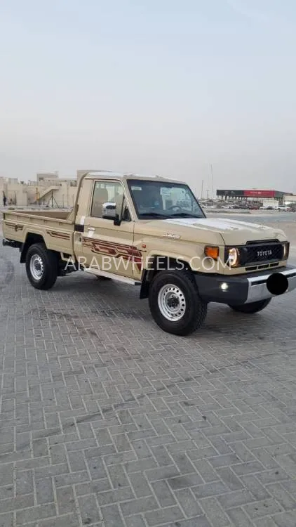 تويوتا لاند كروزر 70 سيريز 2024 for Sale in الشارقة Image-4