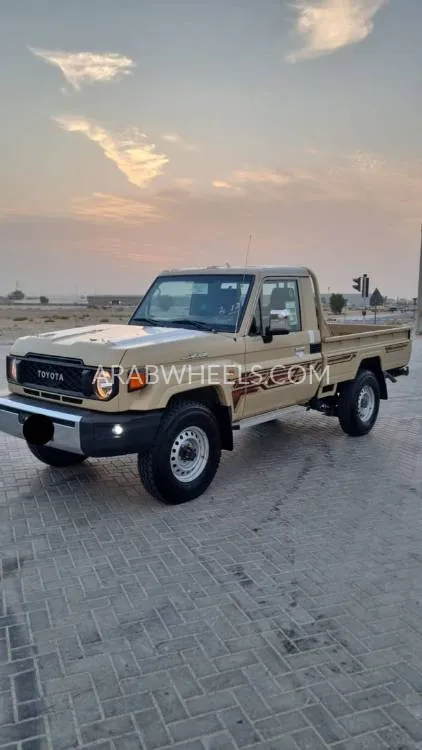 تويوتا لاند كروزر 70 سيريز 2024 for Sale in الشارقة Image-5