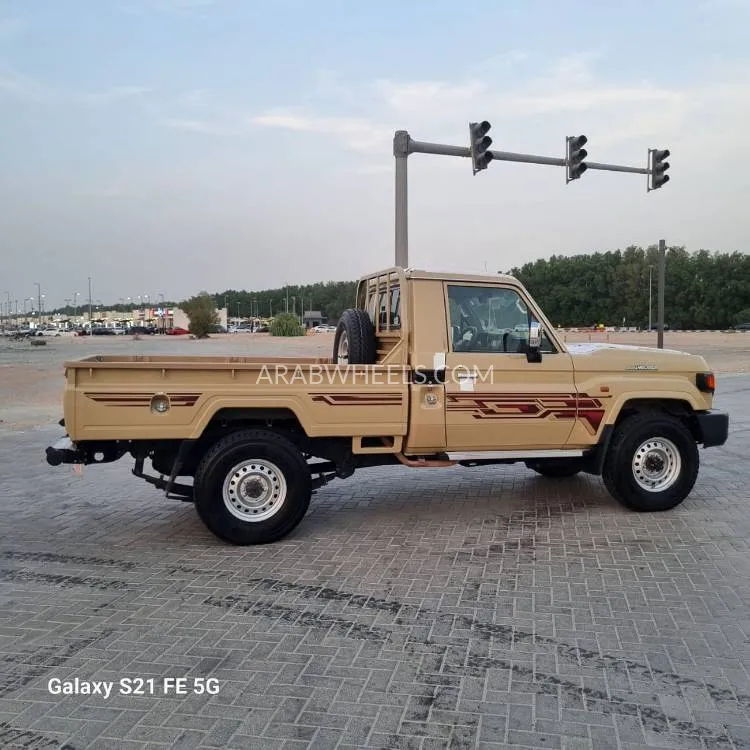 تويوتا لاند كروزر 70 سيريز 2024 for Sale in الشارقة Image-11