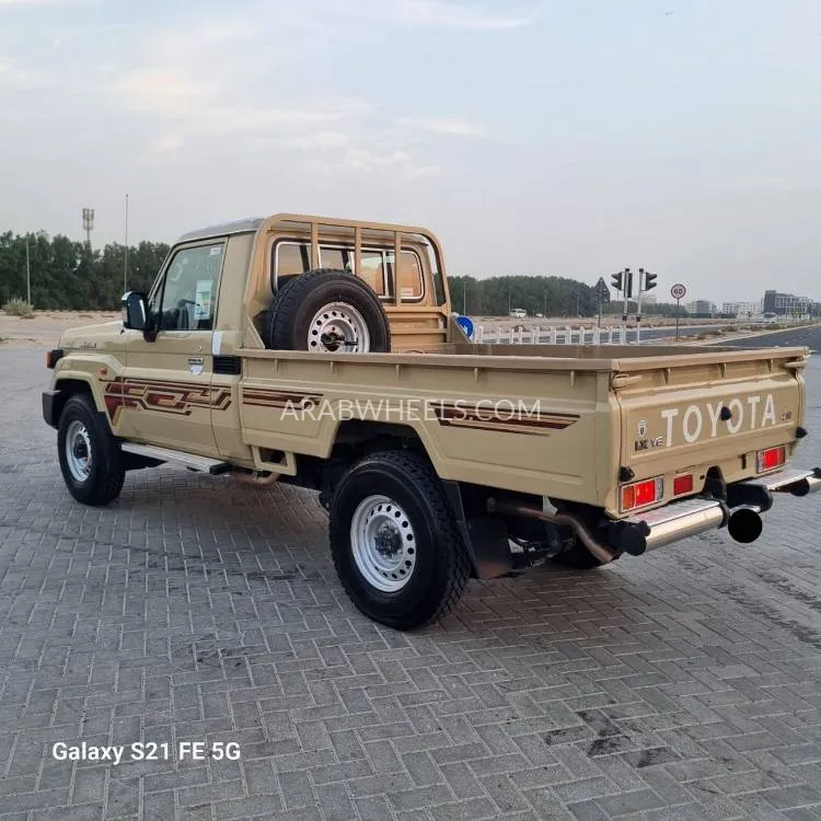 تويوتا لاند كروزر 70 سيريز 2024 for Sale in الشارقة Image-12