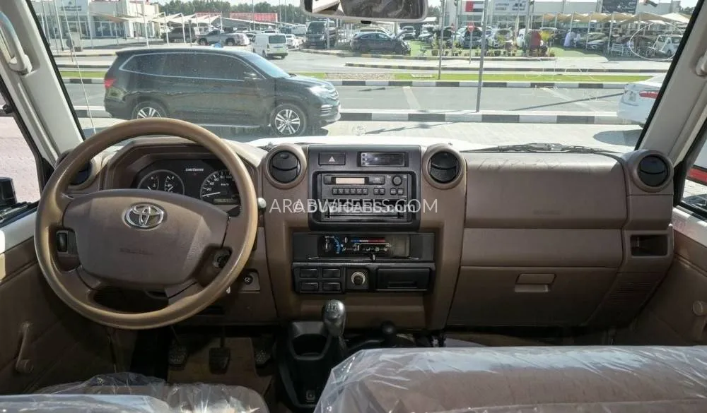 Toyota Land Cruiser 70 Series 2016 for Sale in Sharjah Image-5