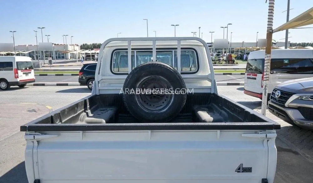 Toyota Land Cruiser 70 Series 2016 for Sale in Sharjah Image-10