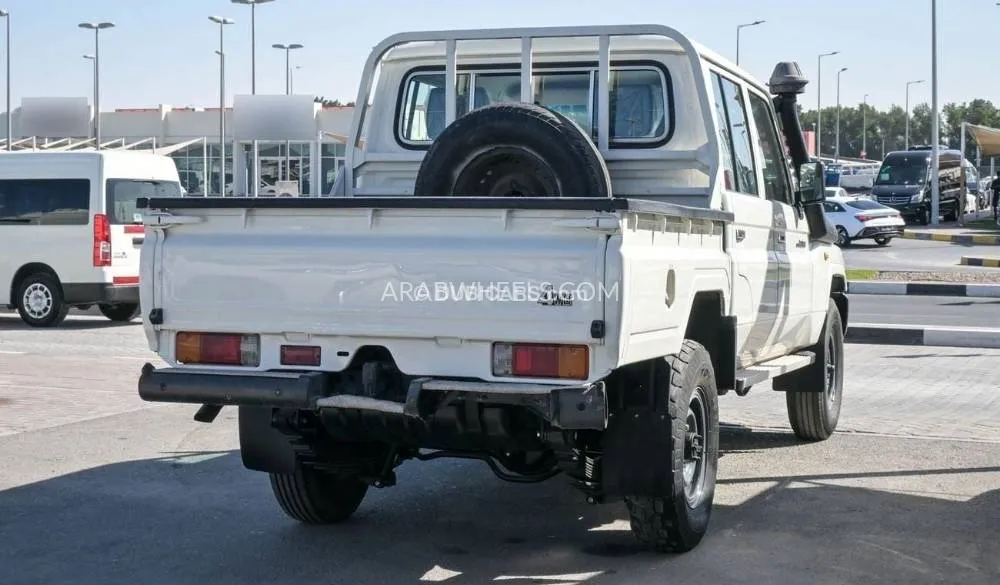 Toyota Land Cruiser 70 Series 2016 for Sale in Sharjah Image-14