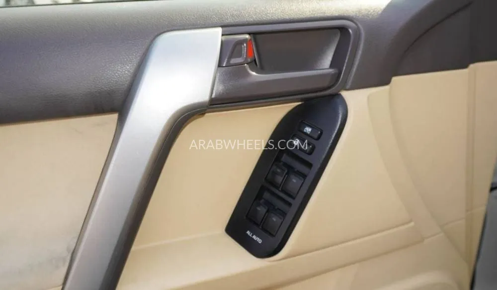 Toyota Land Cruiser Prado 2017 for Sale in Sharjah Image-8