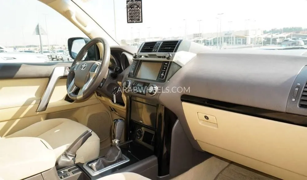 Toyota Land Cruiser Prado 2017 for Sale in Sharjah Image-10