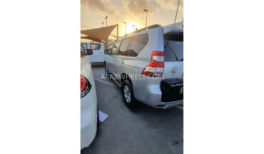 Toyota Land Cruiser Prado 2010 for Sale in Sharjah Image-4