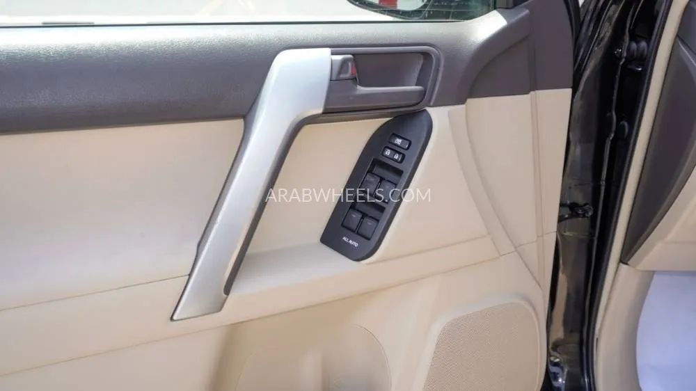 Toyota Land Cruiser Prado 2018 for Sale in Sharjah Image-10