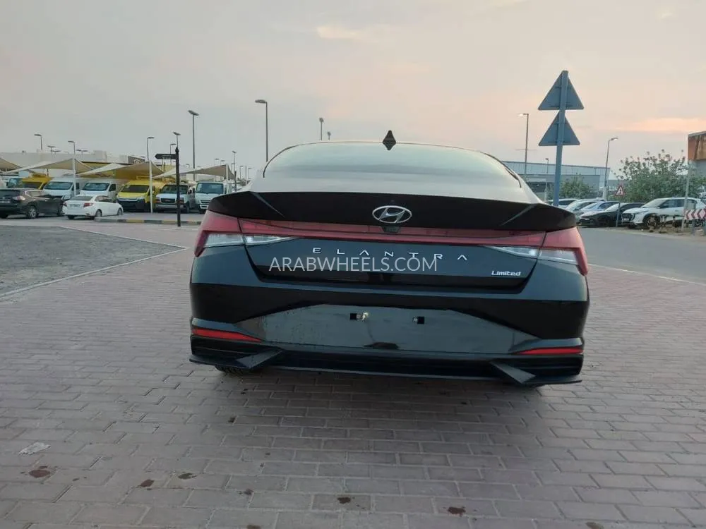 Hyundai Elantra 2021 for Sale in Sharjah Image-2