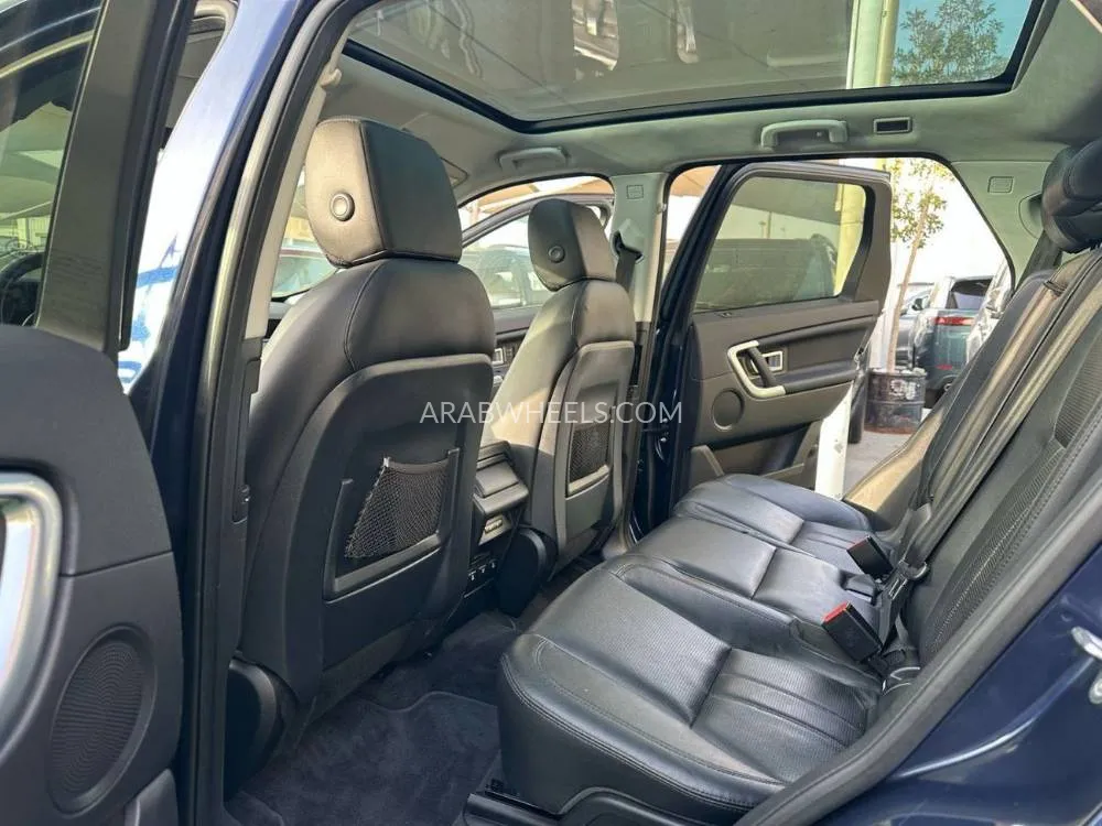 Land Rover Discovery 2016 for Sale in Sharjah Image-9