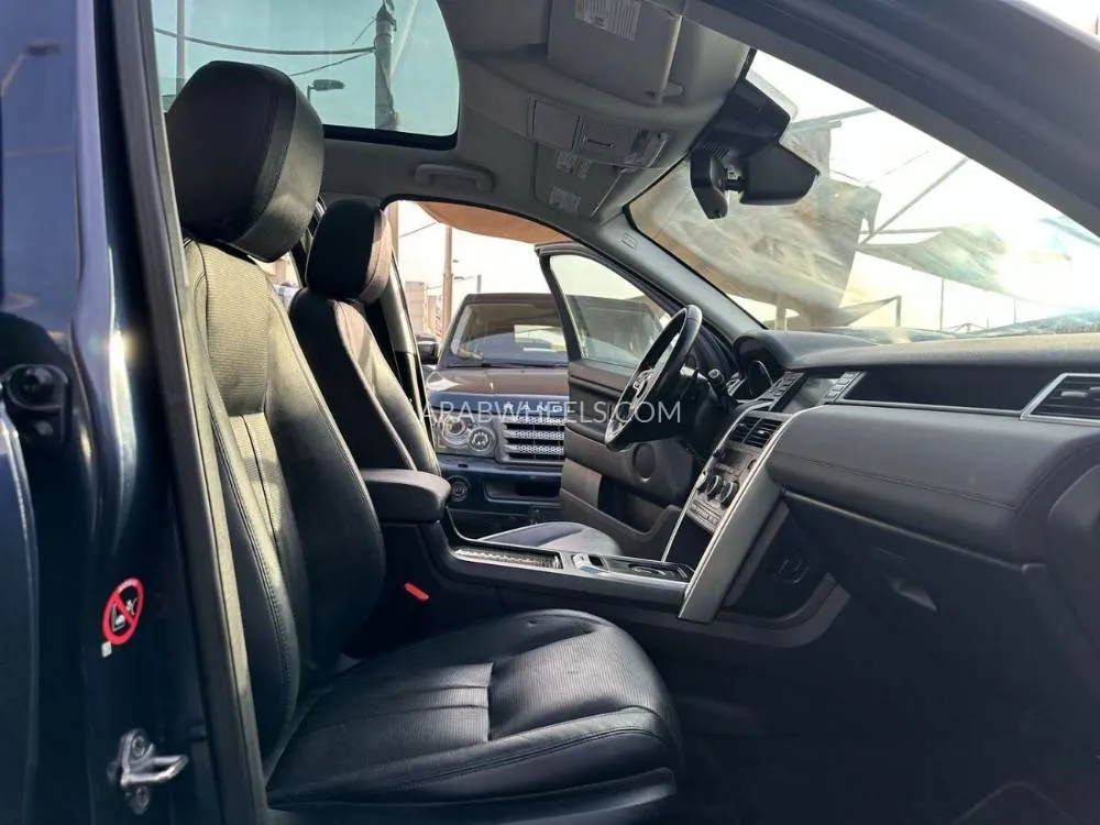 Land Rover Discovery 2016 for Sale in Sharjah Image-11