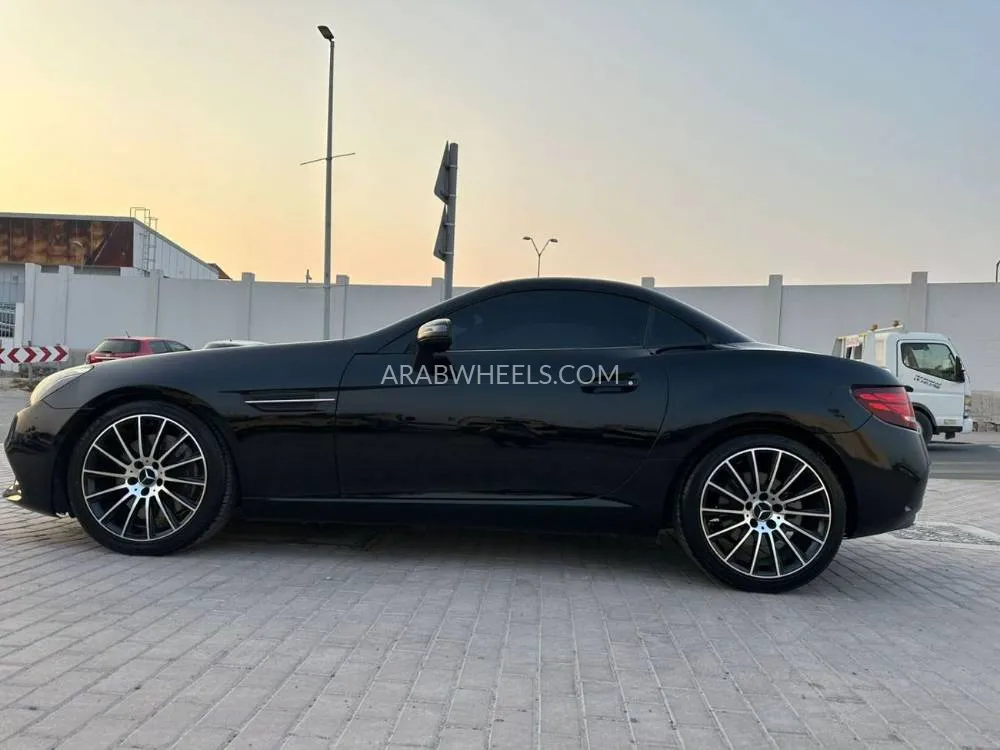 مرسيدس بنز SLC Class 2018 for Sale in الشارقة Image-3