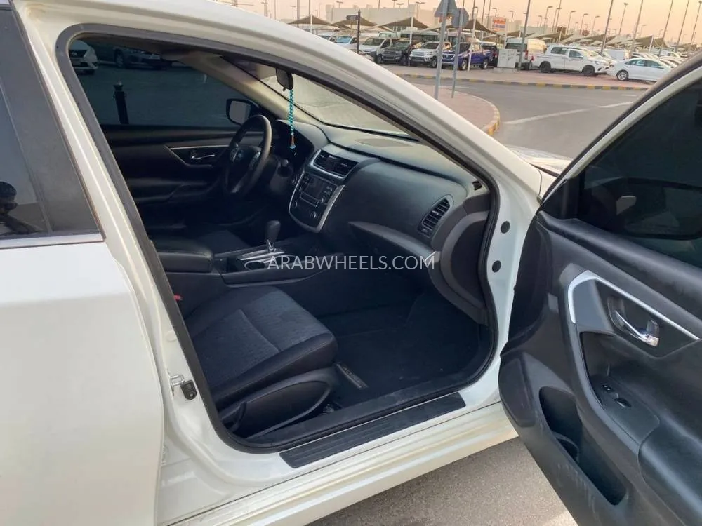 Nissan Altima 2016 for Sale in Sharjah Image-12