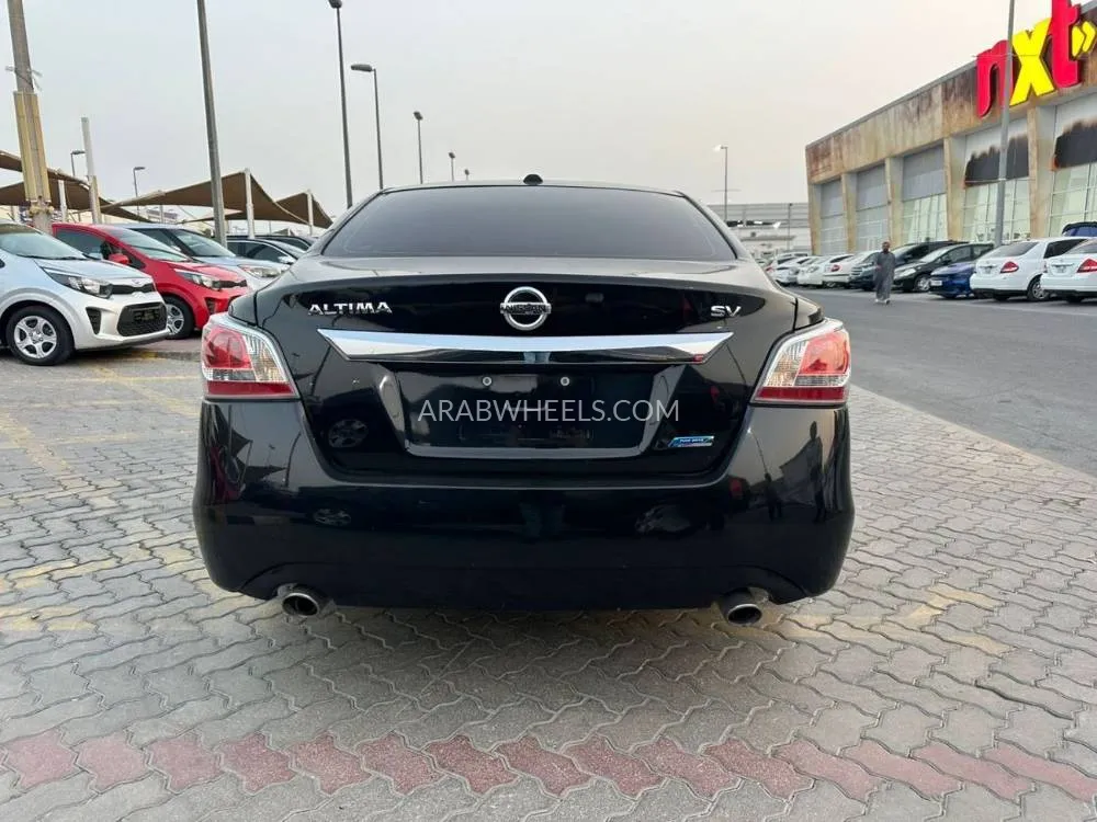 Nissan Altima 2015 for Sale in Sharjah Image-2