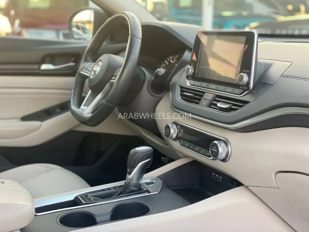 Nissan Altima 2019 for Sale in Sharjah Image-8
