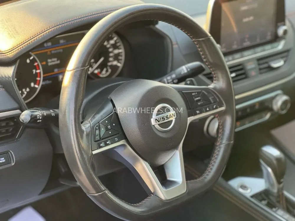 Nissan Altima 2022 for Sale in Sharjah Image-8