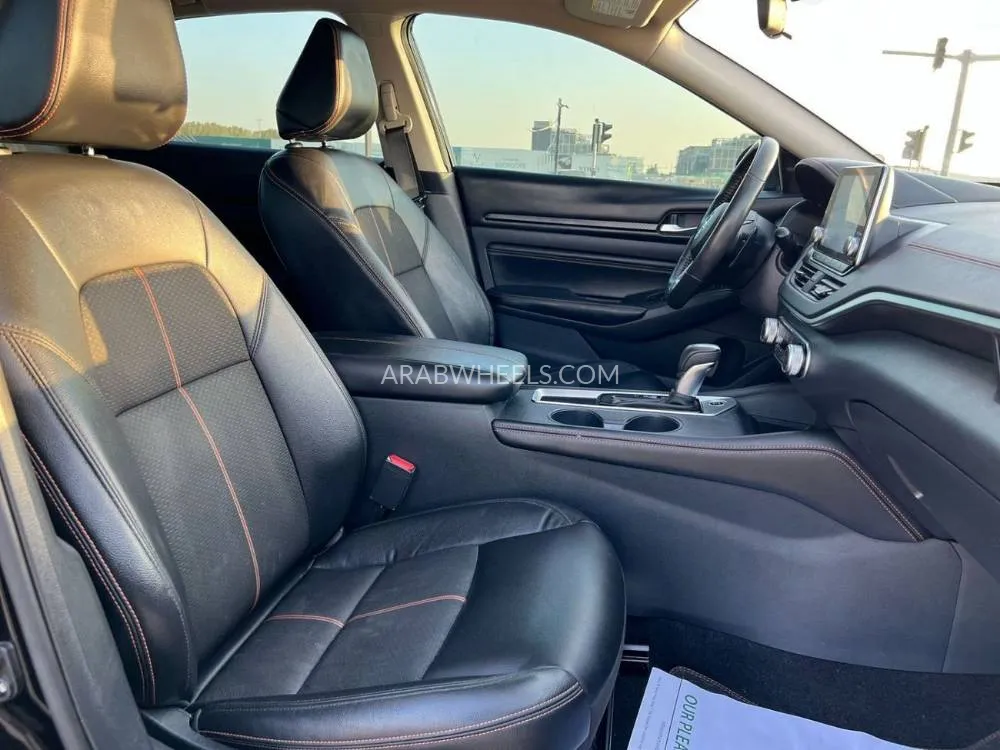 Nissan Altima 2022 for Sale in Sharjah Image-10