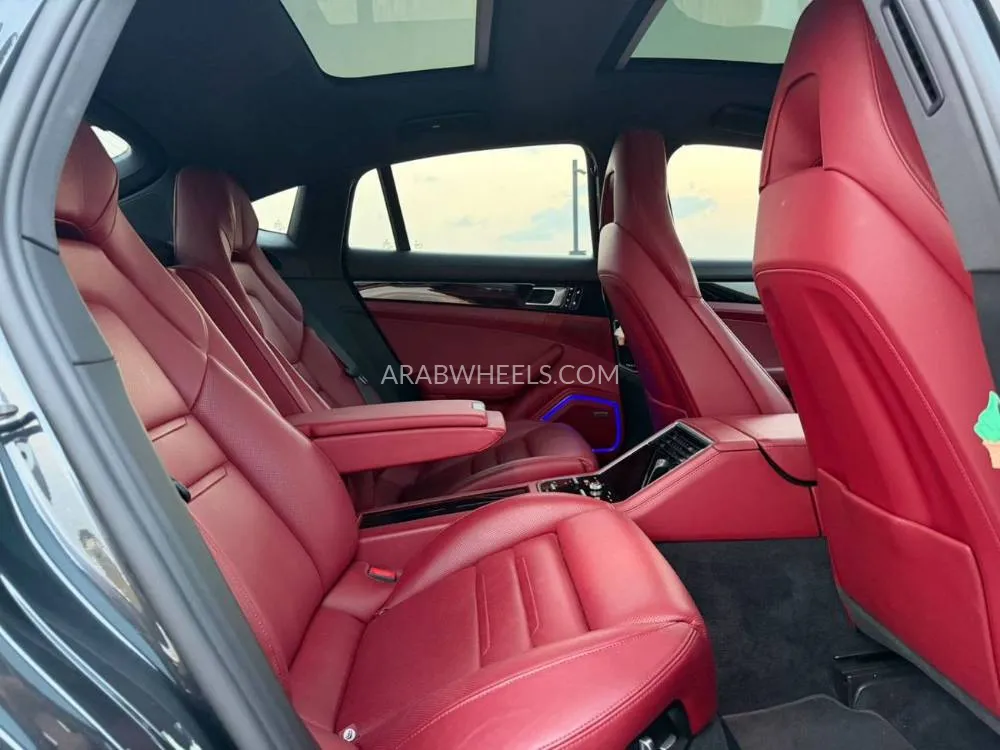 Porsche Panamera 2018 for Sale in Sharjah Image-10