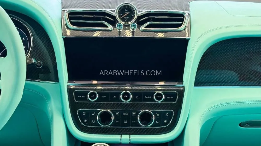 Bentley Bentayga 2022 for Sale in Dubai Image-9