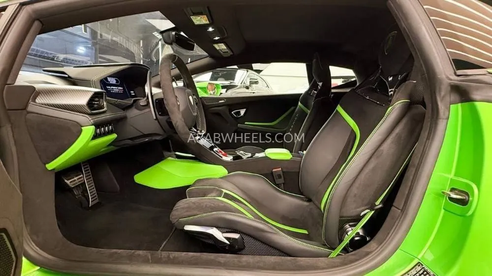 Lamborghini Huracan 2024 for Sale in Dubai Image-8