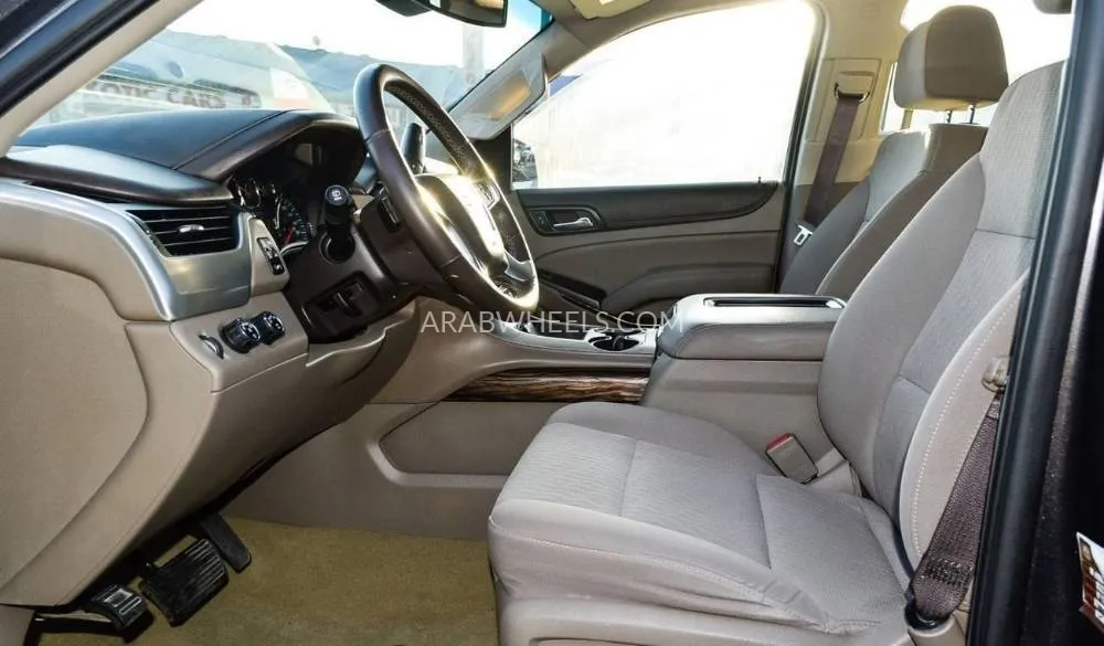 GMC Yukon 2017 for Sale in Dubai Image-4