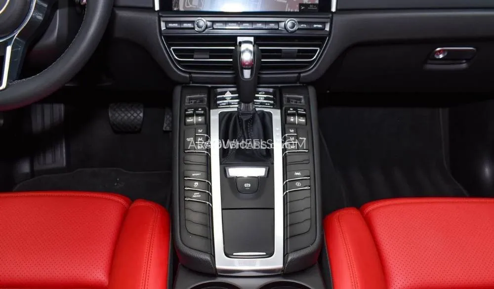 Porsche Macan 2021 for Sale in Dubai Image-10