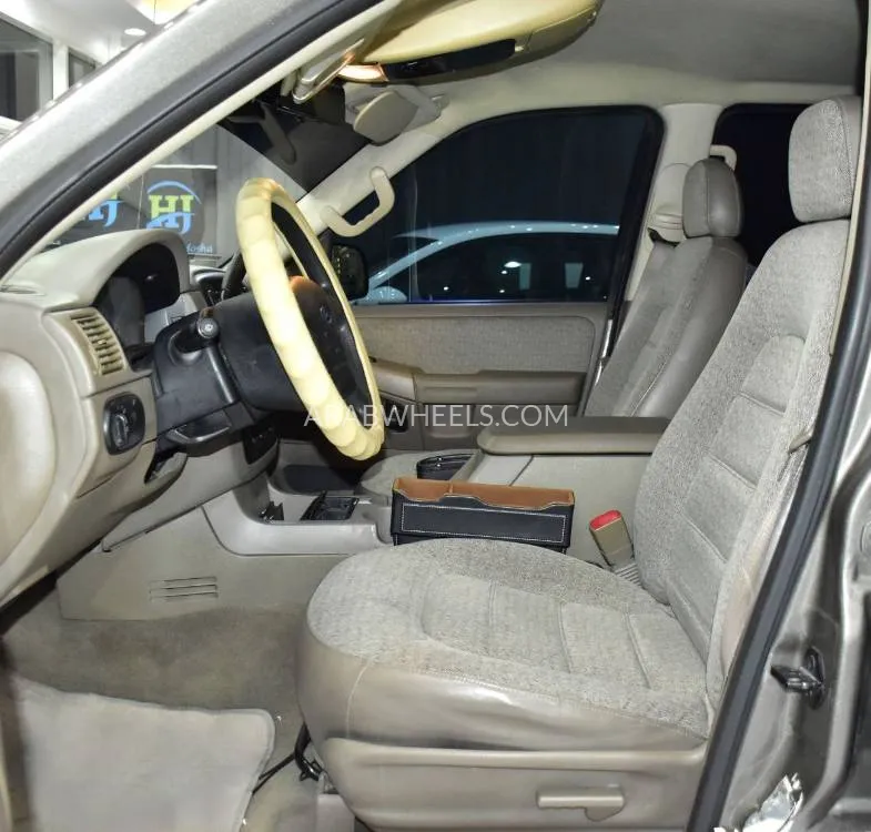 Ford Explorer 2002 for Sale in Dubai Image-10