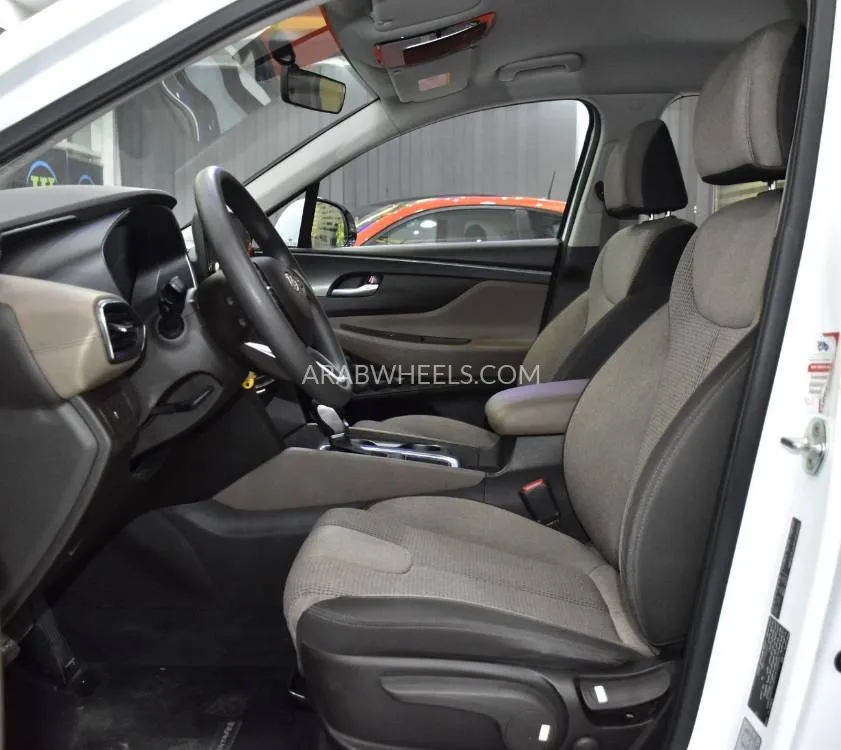 Hyundai Grand Santa Fe 2023 for Sale in Dubai Image-10