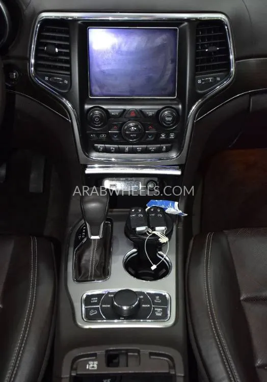 Jeep Cherokee 2018 for Sale in Dubai Image-16