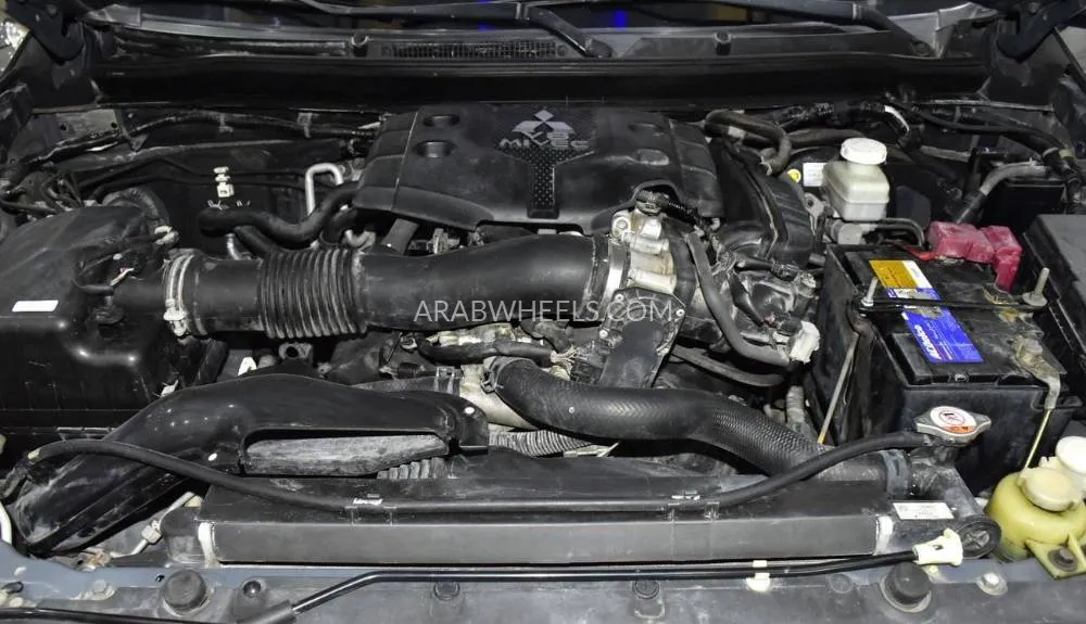 Mitsubishi Montero Sport 2016 for Sale in Dubai Image-17