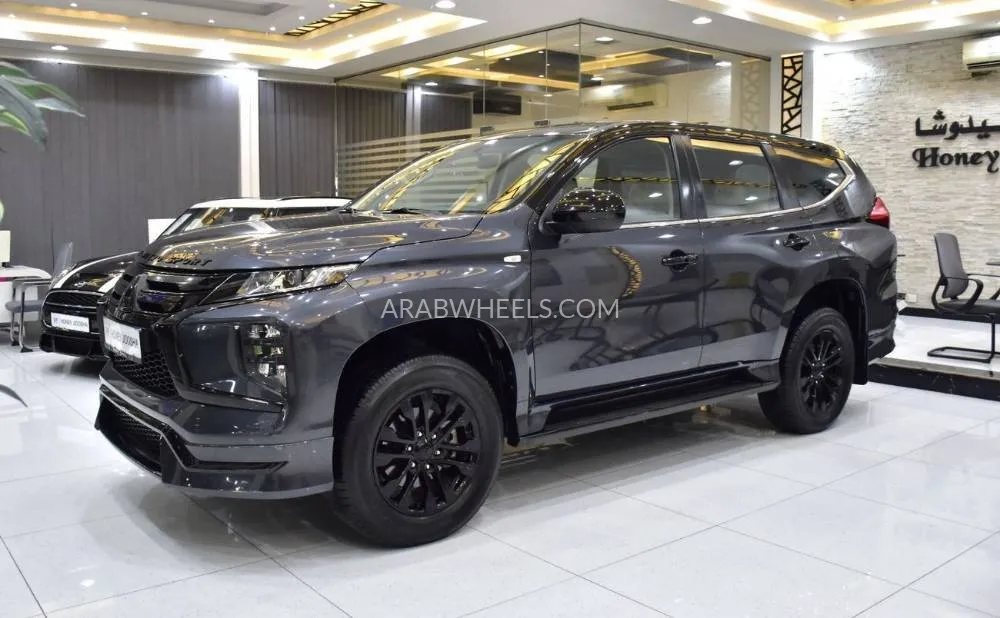 Mitsubishi Montero Sport 2023 for Sale in Dubai Image-3